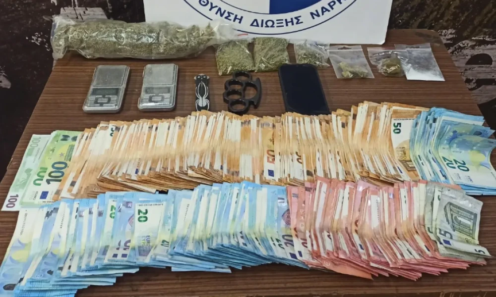 Χειροπέδες σε 27χρονο στη Βούλα για διακίνηση ναρκωτικών στα νότια προάστια της Αττικής